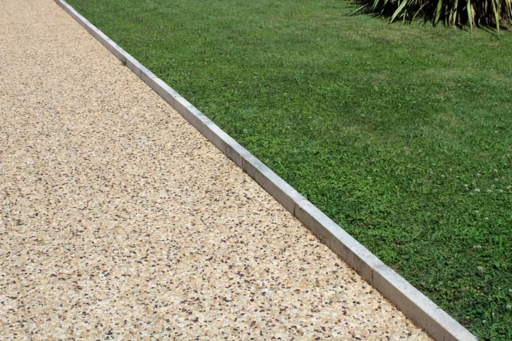 Bordure en travertin